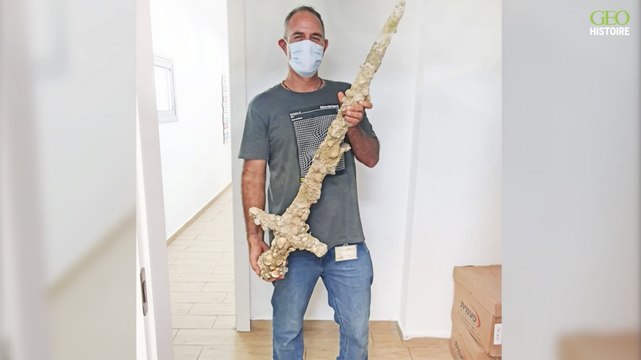 Histoire : en Israël, un plongeur découvre une épée vieille de 900 ans