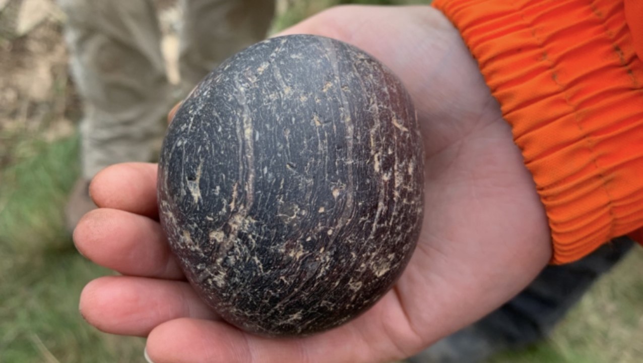 Aux Orcades de mystérieuses boules de pierre exhumées d'une tombe de 5500 ans