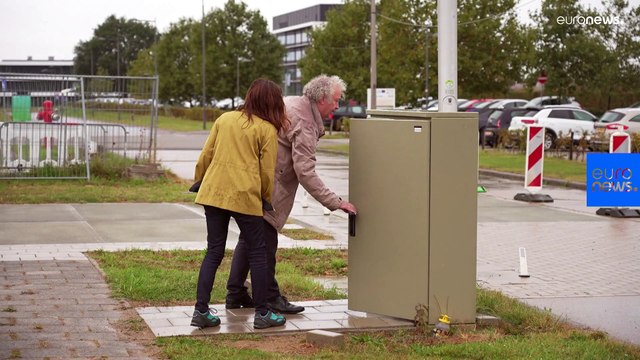 Alunos e professores testam estrada solar nos Países Baixos