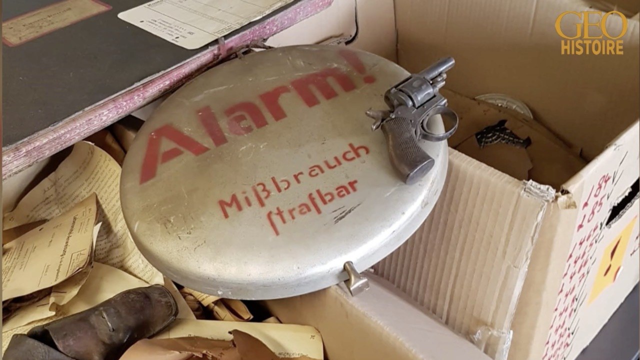 Allemagne : une cache nazie remplie d'objets retrouvée 76 ans après dans une maison