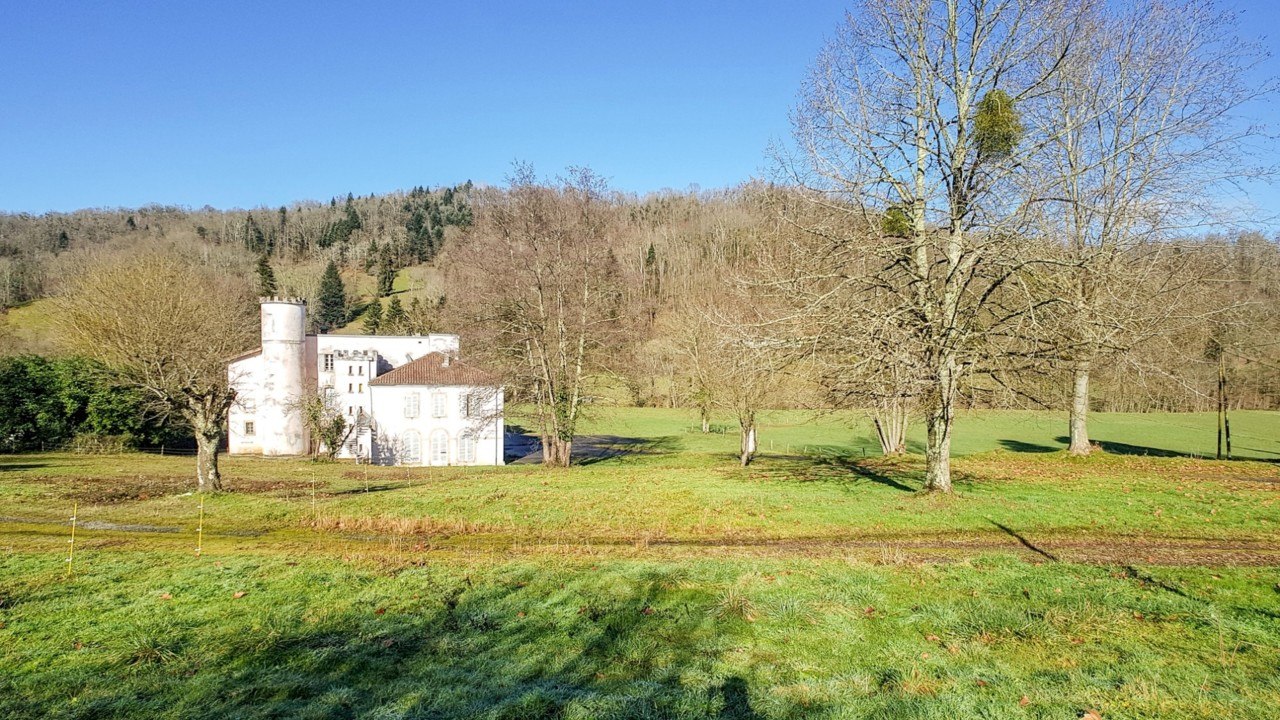 La ville de Paris met en vente une bastide du XVIIIe siècle dans les Pyrénées ariégeoises