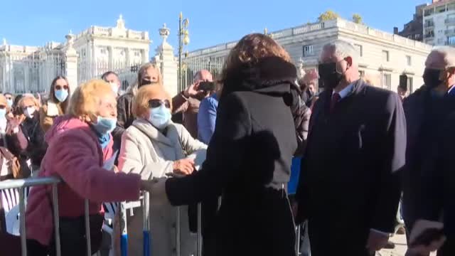 Ayuso y Almeida se ven las caras en la fiesta de la Almudena