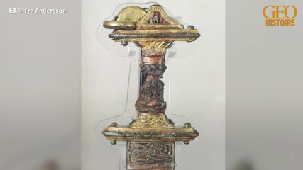 Suède : des bateaux-tombes révèlent deux guerriers inhumés sur des plumes