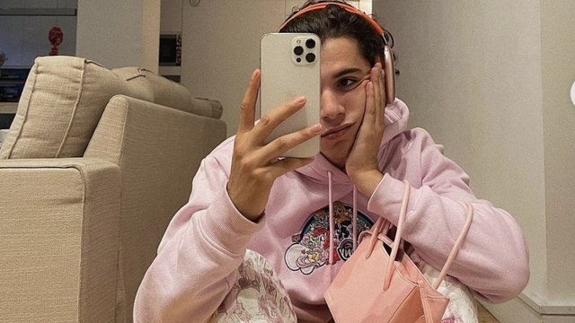 Sulivan Gwed : Porter des talons, porter des sacs(…) Si ma tenue fait parler, c’est que j’ai réussi. J’aime quand ça dérange.