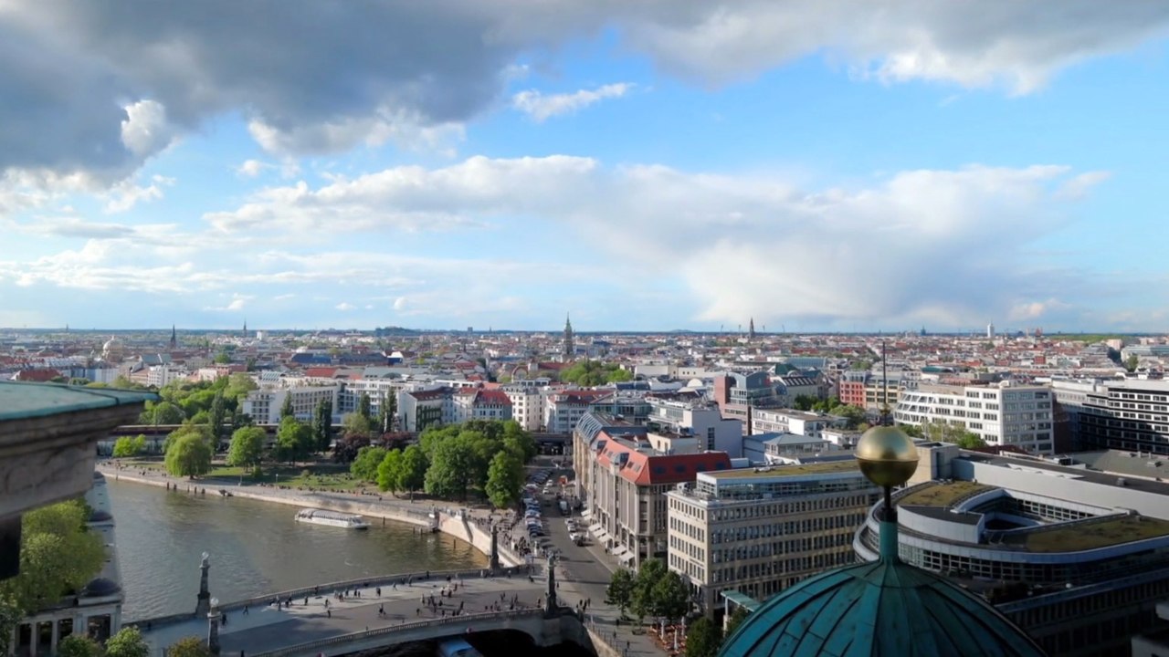 "Berlin moves" : un réalisateur russe magnifie la capitale allemande 30 ans après la chute du Mur