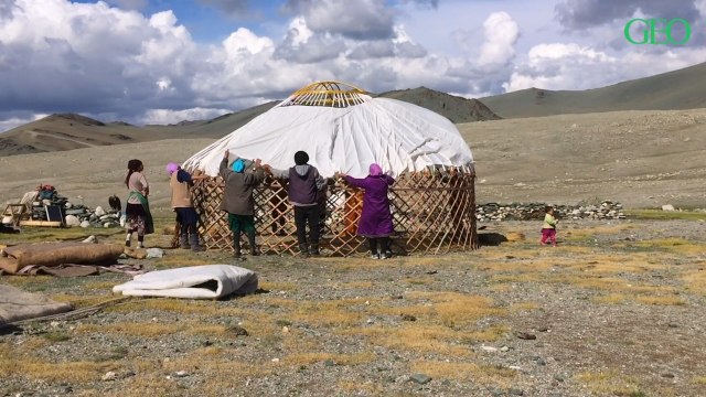 Nomades de Mongolie : comment monter une yourte en 9 étapes