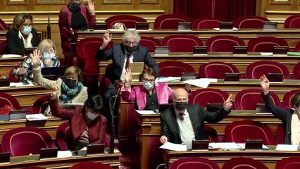 Le Sénat aligne la fiscalité du tabac à chauffer sur celle des cigarettes manufacturées