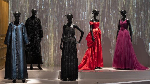 فيديو خاص ينقلك إلى معرض Christian Dior Designer of Dreams في قطر
