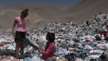 Chili : le désert de l’Atacama se transforme en gigantesques décharges de vêtements