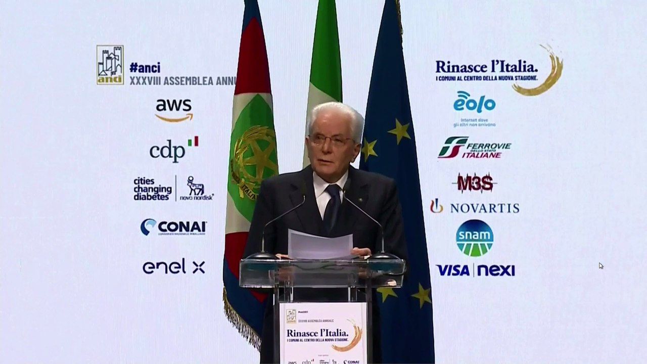 Mattarella contro le piazze No Vax: "Il nemico è il virus, non gli strumenti per combatterlo"
