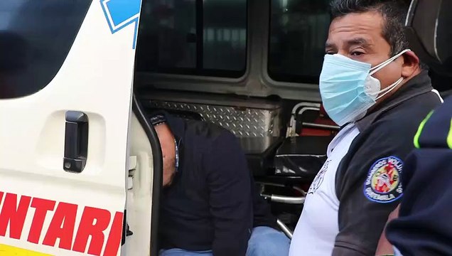 Conductor ebrio se quedó dormido tras accidente en calzada Roosevelt.