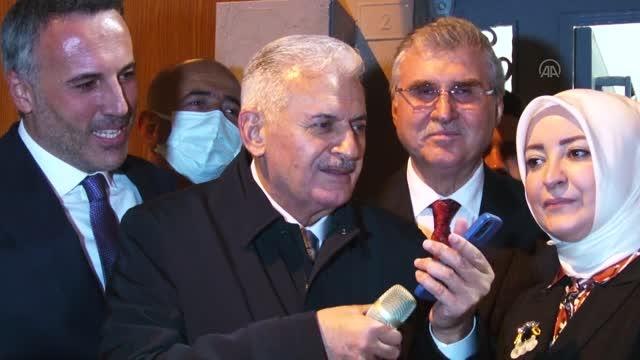 Cumhurbaşkanı Erdoğan, Binali Yıldırım'ın ziyaretinde vatandaşlara telefondan hitap etti