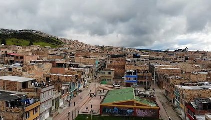 Sobrevolando Cuidad Bolívar en Bogotá con Drone DJI
