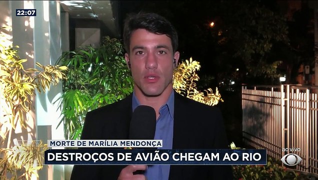 Os destroços do avião da cantora Marília Mendonça foram levados hoje de Minas para o Rio de Janeiro. A Aeronáutica investiga as causas do acidente.