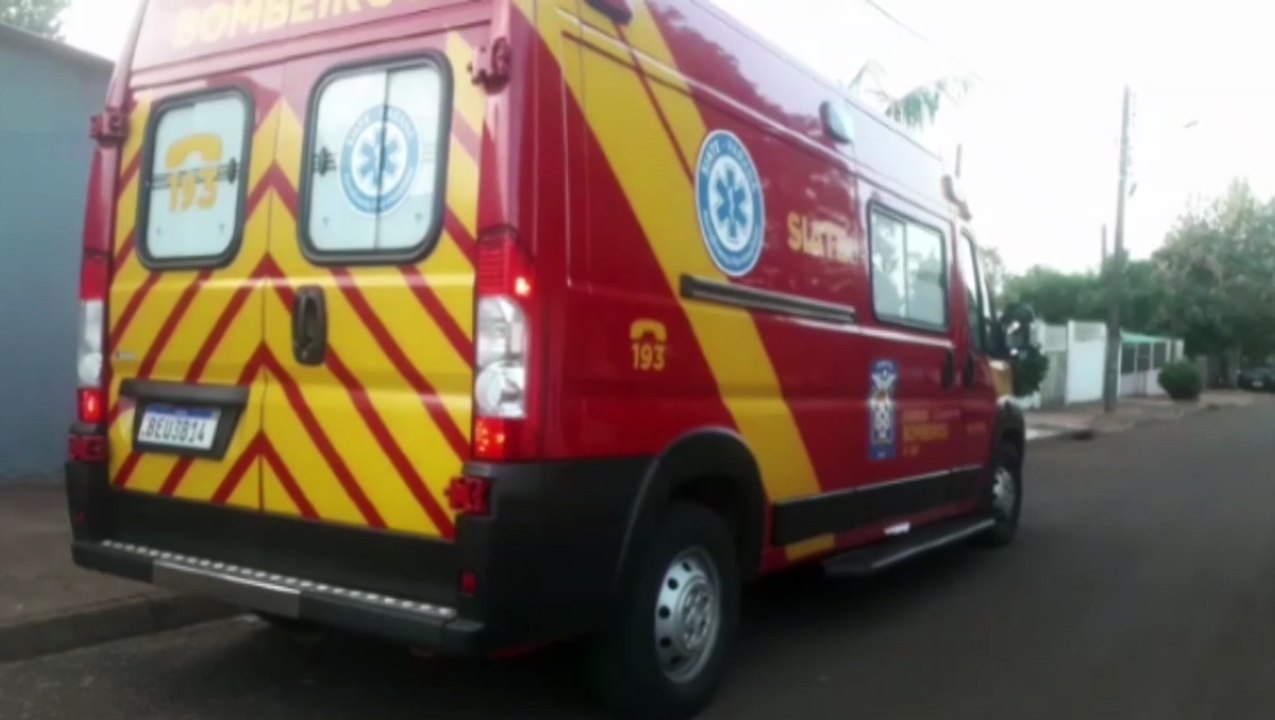 Idosa fica ferida cortando lenha no quintal de casa em Cascavel