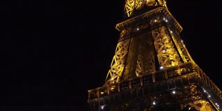 EIFFEL TOWER AT NIGHT in 4K, Paris France (Eiffel Tower Light Show in 4K)