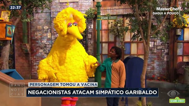 Um dos personagens mais queridos dos Estados Unidos acabou entrando em uma polêmica ao dar exemplo e se vacinar contra a Covid-19.