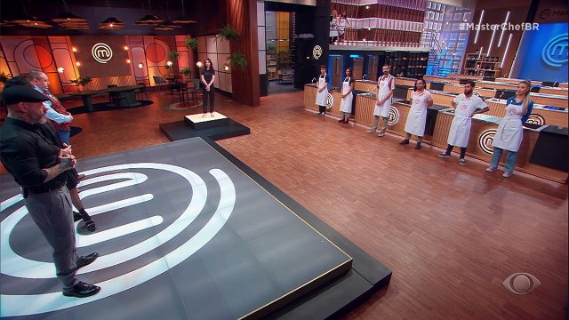 Os participantes devem preparar um prato cru e um prato cozido com o peixe; eles têm 3 minutos de mercado e 1 hora de prova