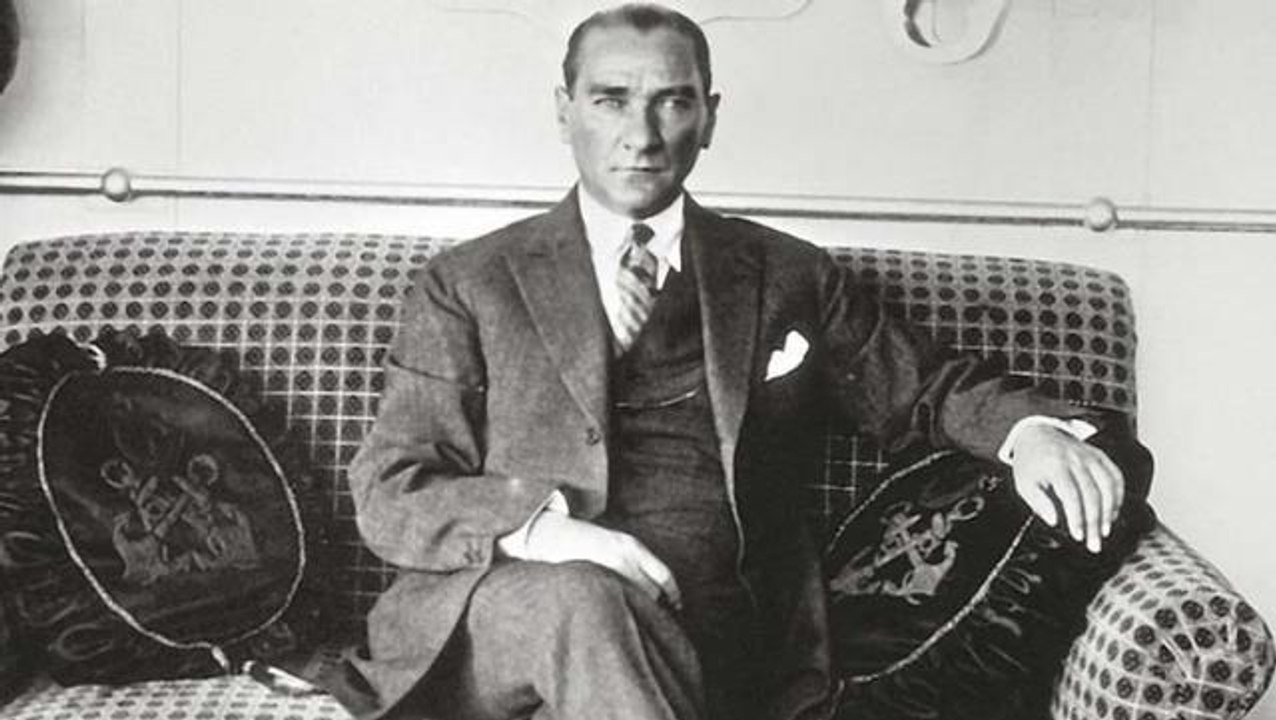 Ulu Önder Mustafa Kemal Atatürk'ü aramızdan ayrılışının 83. yıl dönümünde sevgi, saygı ve minnetle anıyoruz