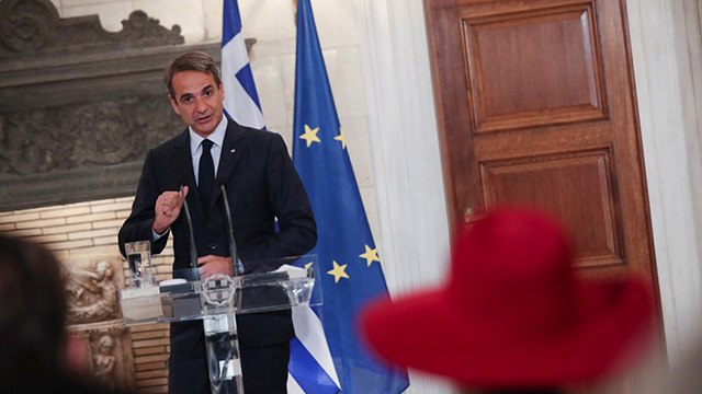 Türkiye konusu açılınca Miçotakis resmen sinir krizi geçirdi, gazeteciye hakaret etti