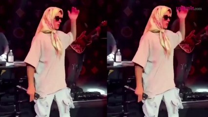 Justin Bieber sahneye başörtüsü ile çıktı!