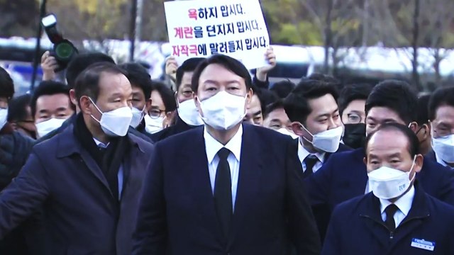 [현장영상] 윤석열, 광주 5·18 민주묘지 방문...'물러가라' 항의 구호 / YTN