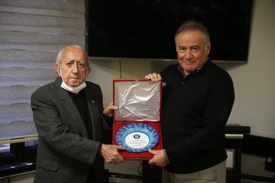 Bahçeşehir Uğur Eğitim Kurumları Başkanı Yücel'e Turizme Katkı Plaketi verildi