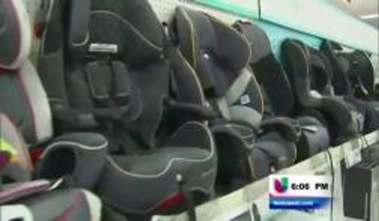 Piden a padres verificar colocación de sillas para niños en autos