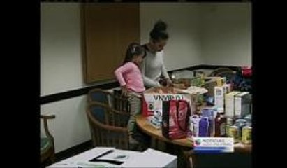 Entregan donaciones a niños inmigrantes