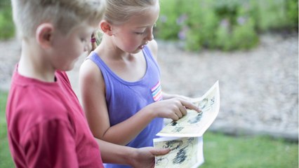 Les enfants font une chasse au trésor et découvrent le butin d’un cambriolage