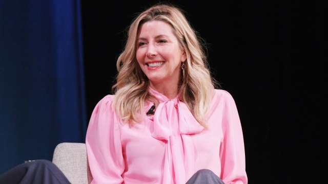 Billets d'avion, 10 000 dollars... L'incroyable surprise d'une patronne à ses 500 employés