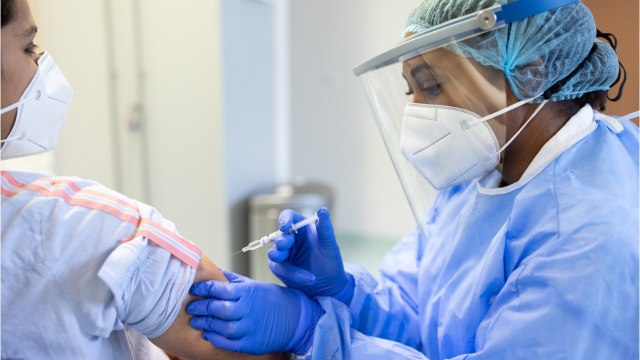 États-Unis : une mère qui refuse de se faire vacciner n’aura plus le droit de voir son enfant