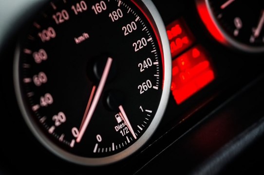 Le 30 km/h arrive dans nos villes, ce SUV électrique chinois cartonne en France… le JT Auto