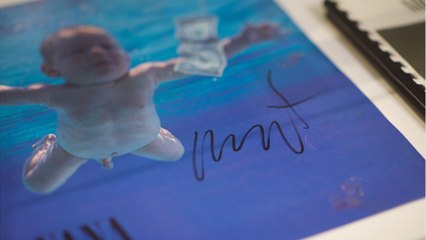 Le célèbre bébé nu de la pochette d’album de Nirvana réclame une fortune, 30 ans après