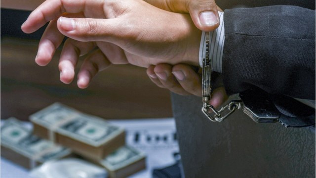 Un financier double des fraudeurs fiscaux et leur vole des millions d'euros