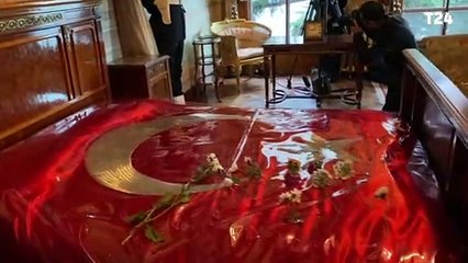 Yurttaşlar Dolmabahçe’de: Atatürk’ü yasla değil, minnetle anıyoruz….