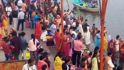 ग्वारीघाट में व्रतधारियों का उमड़ा हुजूम