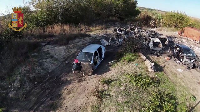 Controlli con droni sul territorio: rinvenute 18 auto rubate in agro di Canosa. In un'auto chiodi a tre punte per sfuggire alle Forze dell'ordine - VIDEO