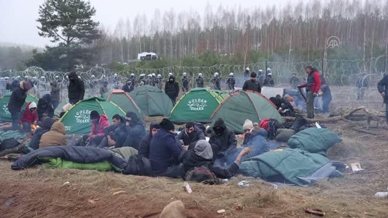 Düzensiz göçmenlerin Belarus-Polonya sınırındaki bekleyişi sürüyor