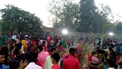 Gujarat: व्रतियों ने डूबते सूर्य को दिया अघ्र्य