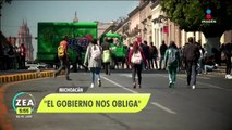 Normalistas de Michoacán secuestran camiones para realizar bloqueos