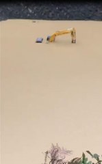 Sinop'ta sağanak yağış nedeniyle bir iş makinesi sular altında kaldı