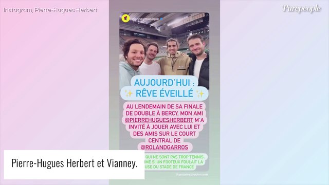 Vianney vit un rêve éveillé sur le court central de Roland-Garros avec une star du tennis