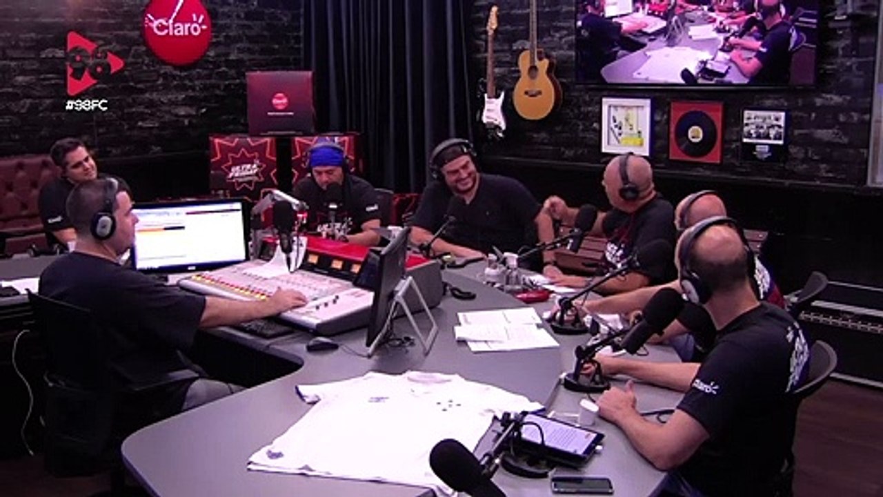 98 FC | O jornalista Rica Perrone participou do 98 Futebol Clube e revelou uma história de "oba oba" que deu errado no futebol!