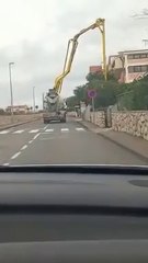 Le chauffeur d'un camion malaxeur a oublié de ranger sa pompe (Croatie)