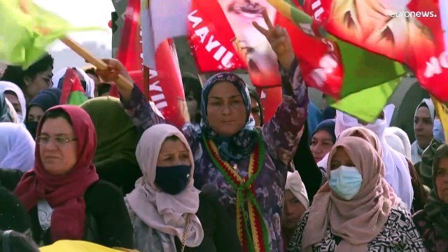 شاهد: مسيرة حاشدة بعد مقتل ثلاثة مدنيين في هجوم بطائرة مسيرة تركية في شمال سوريا
