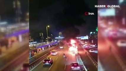 İstanbul E-5 karayolunda bir servis minibüsü alev topuna döndü
