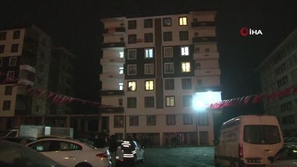 Şehidin baba ocağı Türk bayraklarıyla donatıldı