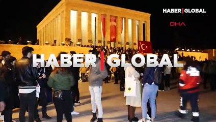 Anıtkabir'e gece ziyaretçi akını