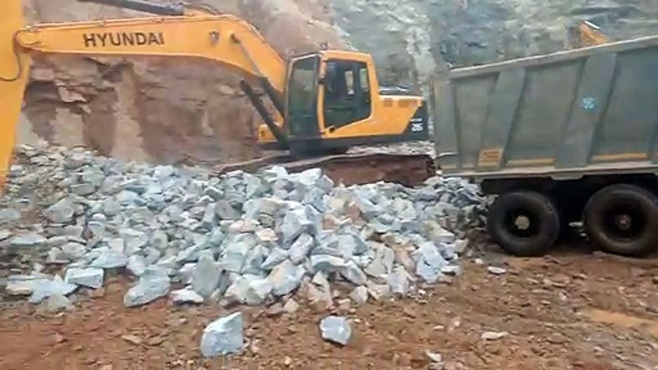 Ashok lyeland loading materilas